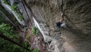 ethan salvo climbing the cobra in squamish